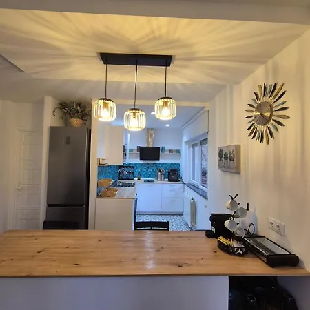 Haize Lore Apartment *